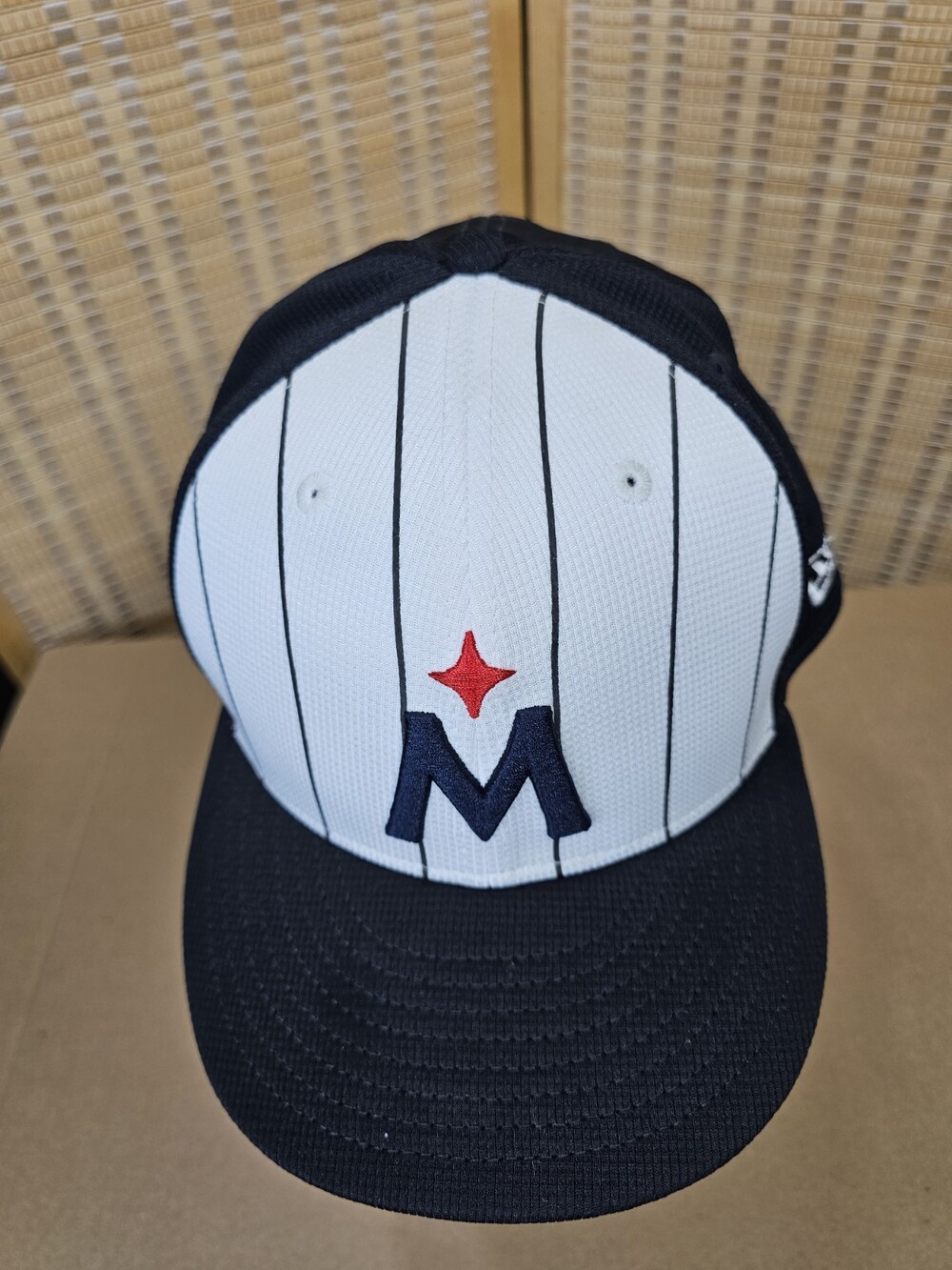 New Era Minnesota Twins 59FIFTY Fitted Hat Navy White Pinstripe Size 8 1/8 NWT